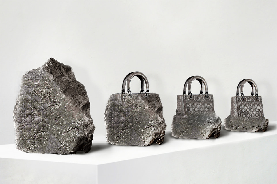 Cкульптура Lady Dior, которую группа Recycle создала для выставки «Диор: под знаком искусства» в ГМИИ им. Пушкина в 2011 году
