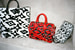 Все предметы в коллекции Louis Vuitton x Urs Fischer выполнены в бело-черной и красно-черной цветовых сочетаниях с 3D-эффектом