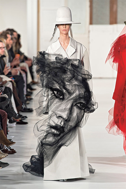 Коллаборация с Джоном Гальяно, показ Martin Margiela