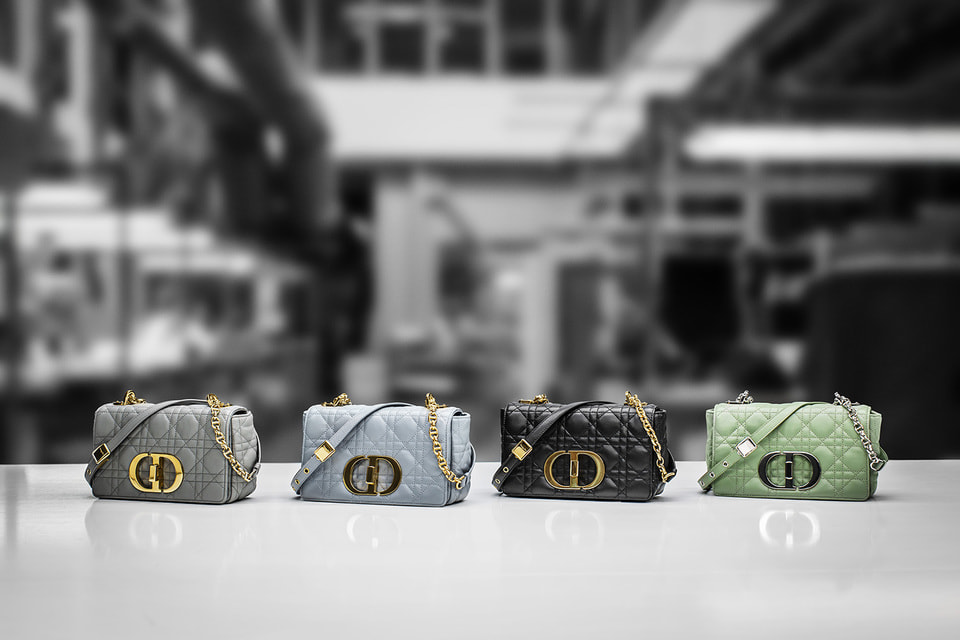 Цветовая палитра из постоянной коллекции сумок Dior Caro – серый, голубой, черный и салатовый с фурнитурой золотого или серебряного цвета