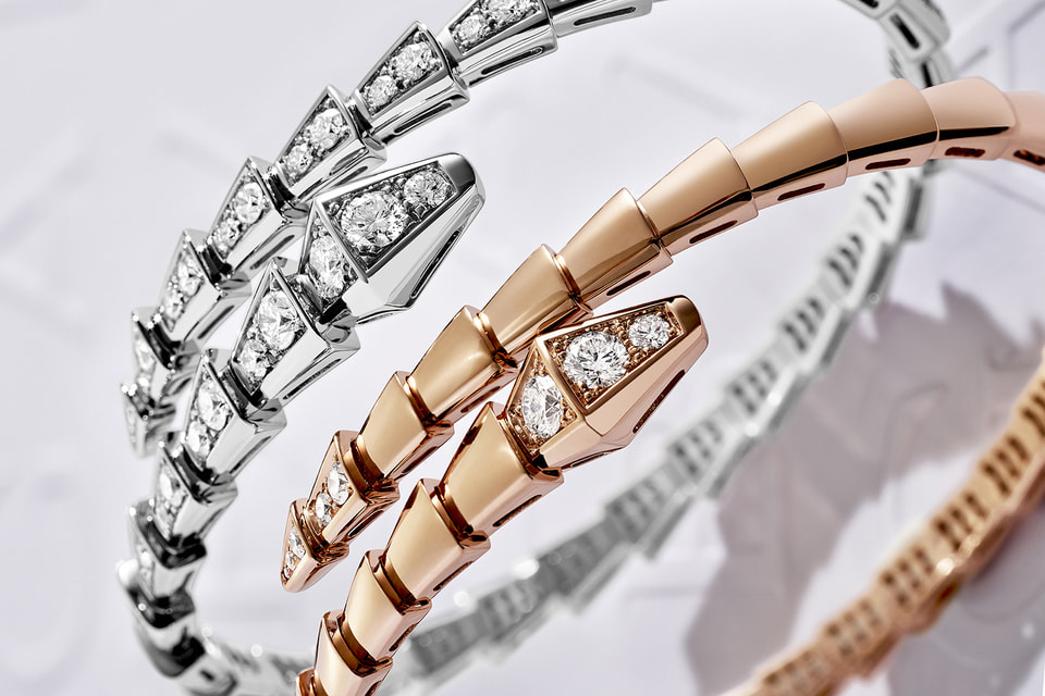 Украшения Serpenti Viper существуют в трех цветах золота – белого, желтого и розового