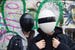 Защитная маска Blanc Mask Период пандемии, конечно, не на шутку всех всполошил: когда ничего не знаешь о противнике и не имеешь противоядия (то бишь вакцины) от методов его работы, хочется для начала усилить свою оборону. Одним из решений в антиковидной сфере стал проект Blanc Mask – девайс на стыке моды и технологий в виде полнолицевой маски в стилистике группы Daft Punk со встроенным HEPA-фильтром (ресурс каждого – до 2 недель использования) и защитой приватности. Модульный дизайн позволяет менять внешний вид маски на любой вкус и цвет, а позднее разработчики обещают добавить функции вроде преображения голоса и, возможно, даже интегрировать опции дополненной реальности.