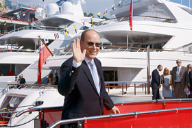 Принц Монако Альбер II по традиции покровительствует выставке