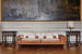 Кожаный диван Hermes Maison – современный комфортный акцент в старинном интерьере рядом с предметами XVIII столетия