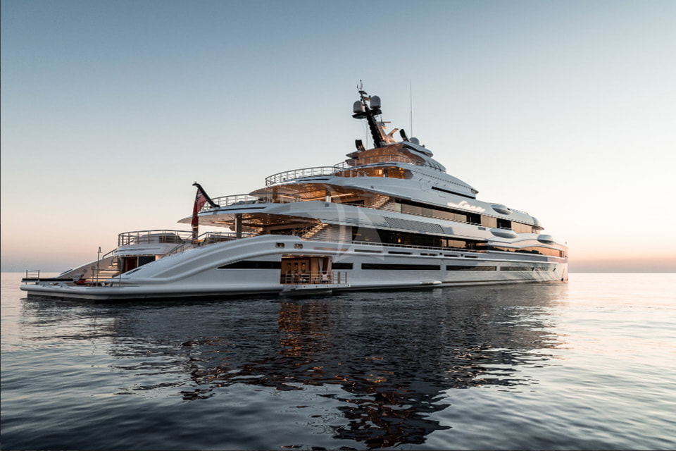 LANA (107 m, Benetti)