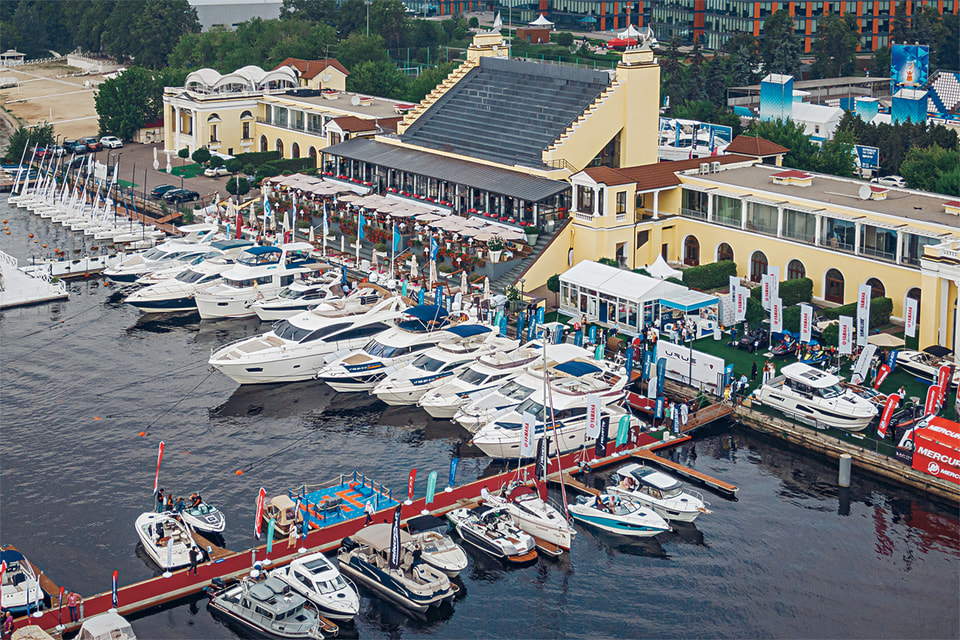 С 28 по 30 мая в московском Royal Yacht Club пройдет выставка Moscow Yacht Show. Среди участников – бренды и компании, пользующиеся особой популярностью среди московских яхтсменов, в том числе Azimut, Princess, Sunseeker, Fairline, Galeon, Cranchi, Beneteau, XO, Buster. Здесь можно будет познакомиться и с теми, кто строит катера в России. По традиции в программе обязательные тест-драйвы новинок. В этом году выставка состоится в четвертый раз и, как ожидают организаторы, станет еще более популярной.