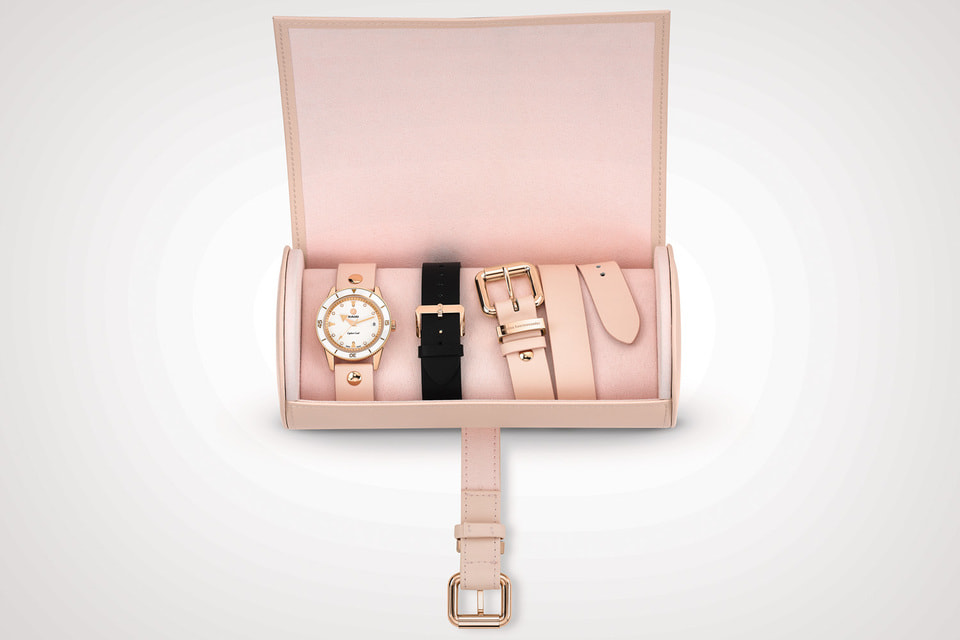 Часы Rado Captain Cook x Marina Hoermanseder предлагаются в кожаном футляре с тремя разными ремешками на выбор