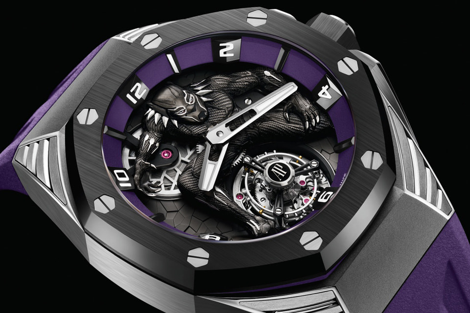 На циферблате часов Royal Oak Concept «Black Panther» доминирует скульптурно исполненная фигурка героя комиксов Marvel
