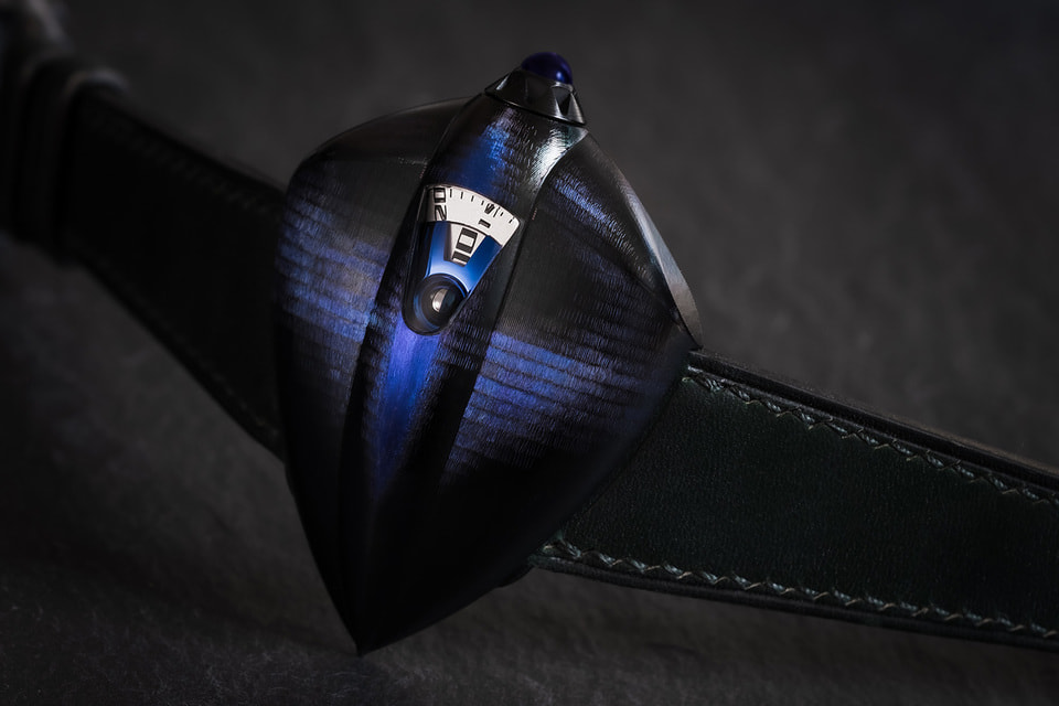Часы DW5 Empreinte основатель бренда De Bethune Дени Флажоле создал вместе с дизайнером и художницей Кларой Мартин