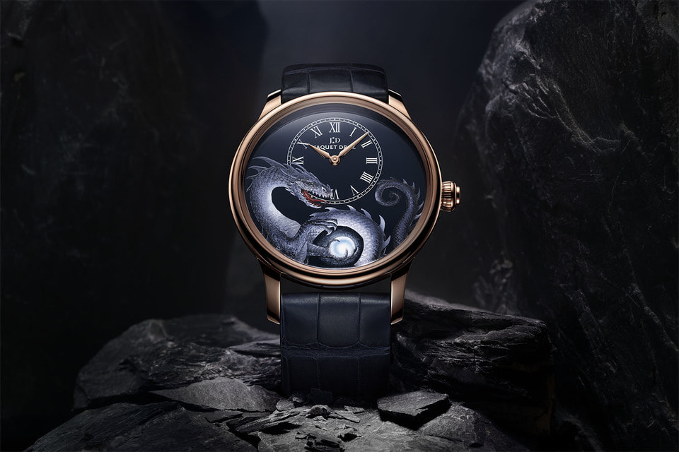 Сюжетом для лимитированных часов Jaquet Droz Petite Heure Minute «Dragon» художник Джон Хау выбрал изображение мифического дракона