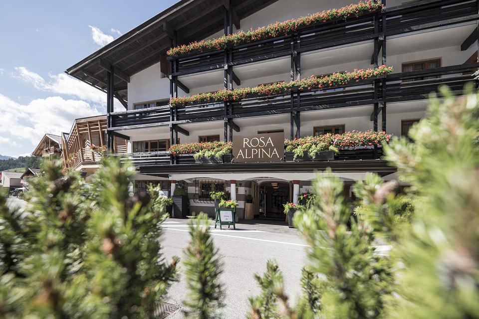 Отель Rosa Alpina вошел в состав знаменитой сети Aman, однако сохранил свою независимость