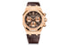 Сияющее розовое золото браслета Royal Oak Selfwinding Chronograph можно заменить на ремешок из кожи алигатора в том же шоколадном цвете, что и циферблат