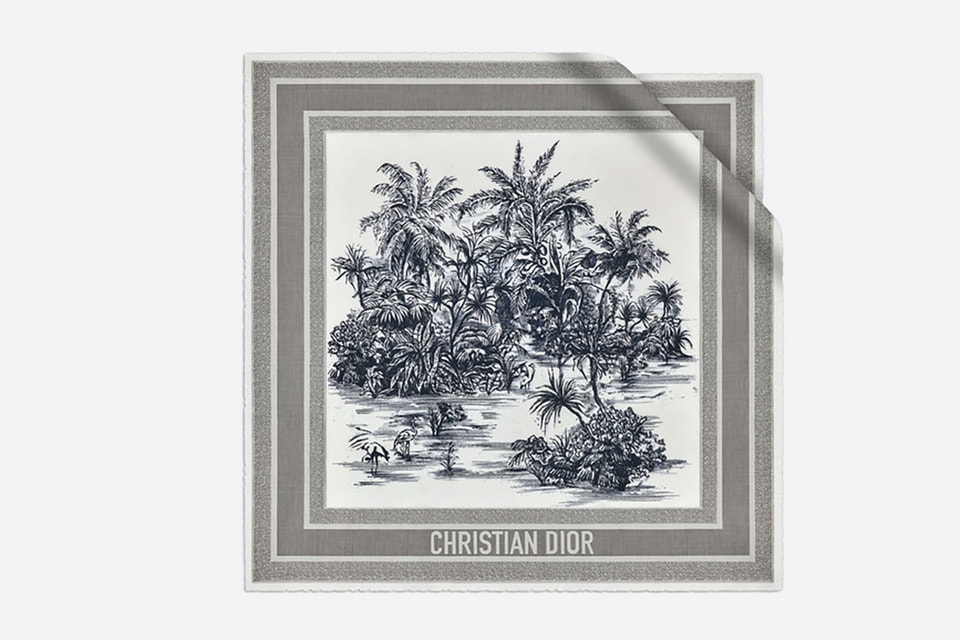 Платок Dior с узором Toile de Jouy Palms из шелкового твила, украшенный   выполненной вручную бахромой и жаккардовой надписью Christian Dior
