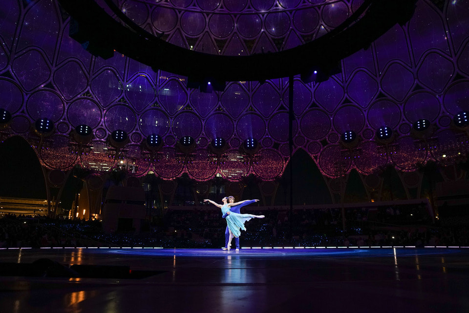 Друг Дома Cartier балерина Диана Вишнева в паре с танцовщиком Денисом Савиным исполнили на открытии женского павильона Dubai Expo 2020 танец-посвящение «Приношение Майе»