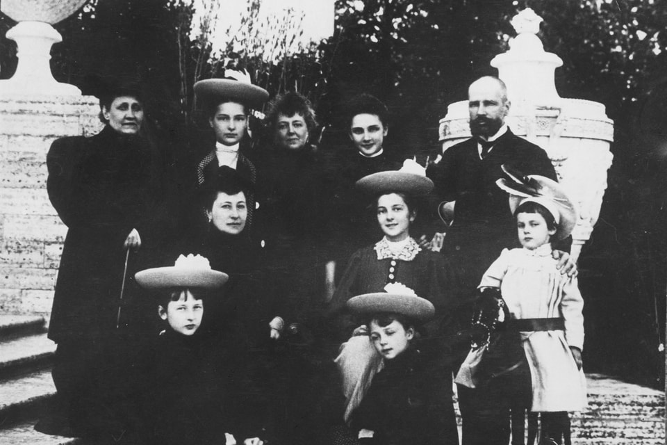 Семья Столыпина у Елагина дворца, 1907 г