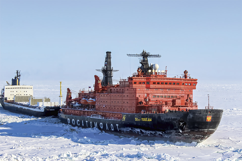 Российский атомный ледокол «50 лет Победы» поднял флаг в 2007 г. Спустя 10 лет он поставил рекорд, достигнув Северного полюса за рекордные 79 часов, выплыв из Мурманска