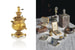 Среди предметов Faberge в русском стиле зажигалка в форме миниатюрного самовара работы мастера Хенрика Вигстрема (£60 000–90 000) была самым первым артефактом в коллекции Вульфа