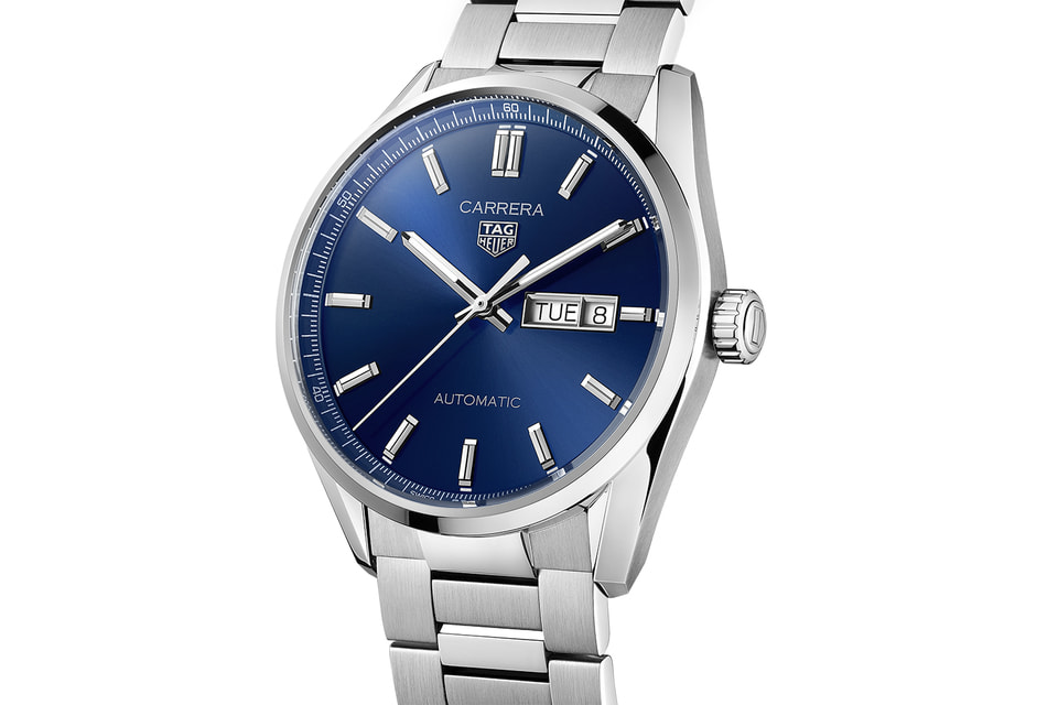 В новой коллекции TAG Heuer Carrera Three Hand представлено тринадцать моделей, вернее – четыре вариации в разных цветовых решениях
