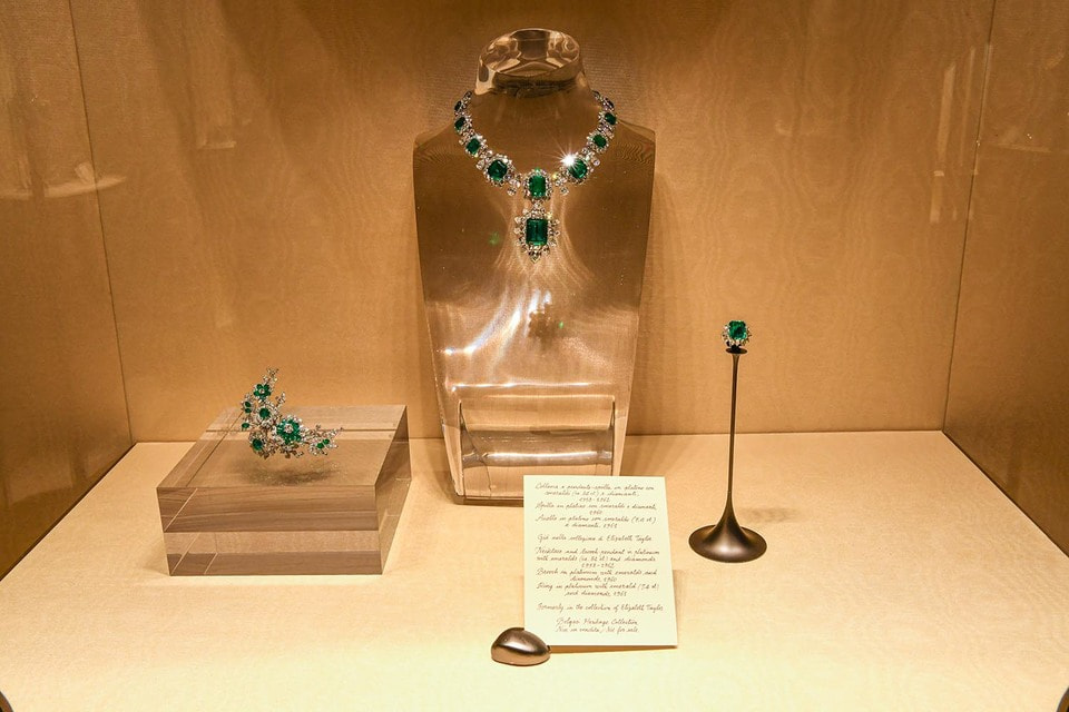 Драгоценности Bvlgari, принадлежавшие в 1960-х годах кинозвезде Элизабет Тейлор. Дом приобрел их в свою музейную коллекцию в 2011 году