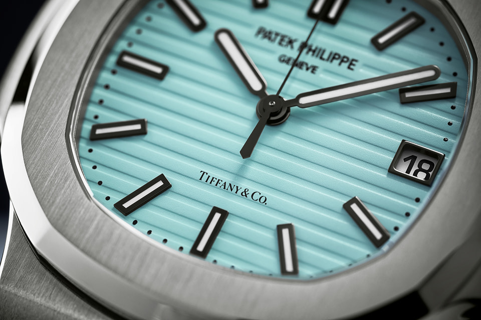 Без преувеличения культовая модель часов Nautilus впервые получила циферблат цвета Tiffany Blue