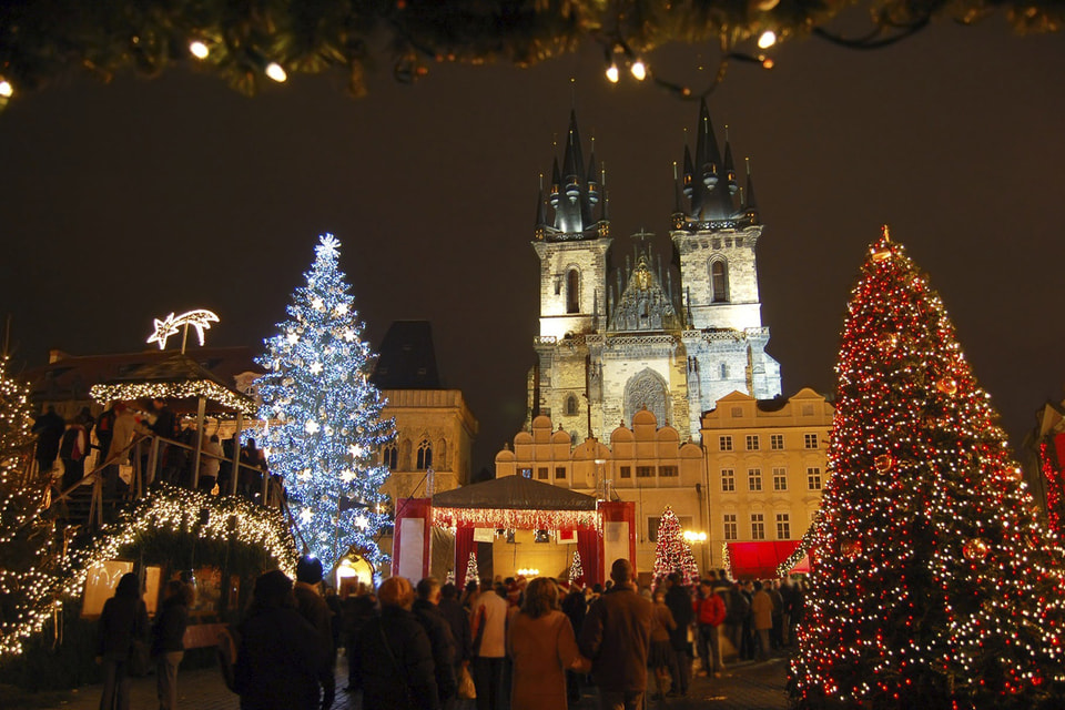 Крупнейшая в Праге рождественская ярмарка на Староместской площади