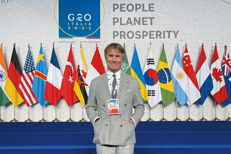 Брунелло Кучинелли на саммите «Большой двадцатки» в Риме в октябре 2021 года, где он выступил с докладом о гуманистическом капитализме и устойчивом развитии