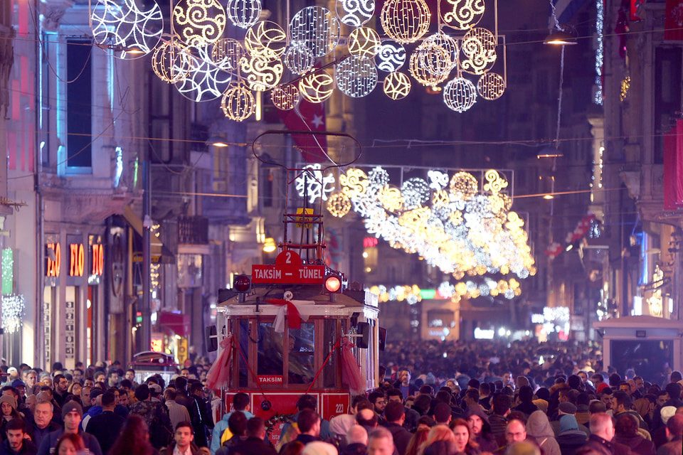 Насыщенные движением и яркими красками улицы Стамбула