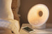 Световой будильник Philips SmartSleep Sleep & Wake-up Light HF3650Еще один световой будильник, на этот раз от Philips, разбудит своего владельца светом постепенно восходящего солнца и такими дивными звуками природы, как трели птиц, поющие чаши Непала, шум воды летнего озера. Засыпать предлагается под звуки волн или подводного мира. Цвета имитации восходящего солнца – белый, оранжевый, желтый и янтарный.