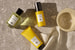 В мужской линии ухода за кожей лица после бритья Barbiere Skincare итальянского косметического бренда Acqua di Parma появилось два новых продукта – мультиактивный крем для лица и освежающий крем для умывания. Истинно многозадачный продукт, сочетающий в себе увлажняющие, разглаживающие и ревитализирующие свойства. Высокоэффективная формула крема Multi-Action с легкой текстурой содержит гиалуроновую кислоту, которая долго сохраняет кожу увлажненной. Ревитализирующая комбинация никотинамида, или В3, и витамина Е борется со свободными радикалами, а экстракт шандры обыкновенной способствует защите кожи от неблагоприятного воздействия внешних загрязнений и ультрафиолета, исходящего от многочисленных окружающих нас экранов. При контакте с водой текстура освежающего крема для умывания превращается в нежную пену, которая удаляет все загрязнения, не оставляя ощущения стянутости и сухости. Его деликатная формула содержит масло тыквенных семян и D-пантенол с увлажняющими свойствами, экстракт бузины, обладающий функцией, подавляющей кожную секрецию, и ревитализирующий экстракт розмарина. После использования поры заметно сужаются, текстура кожи становится более мягкой и гладкой, чистой и приятно освеженной.