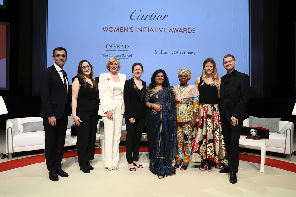 Президент Дома Сирилл Виньерон (крайний справа) и победительницы конкурса Cartier Women’s Initiative Awards 2018 года