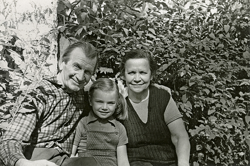 Мария с дедушкой и бабушкой