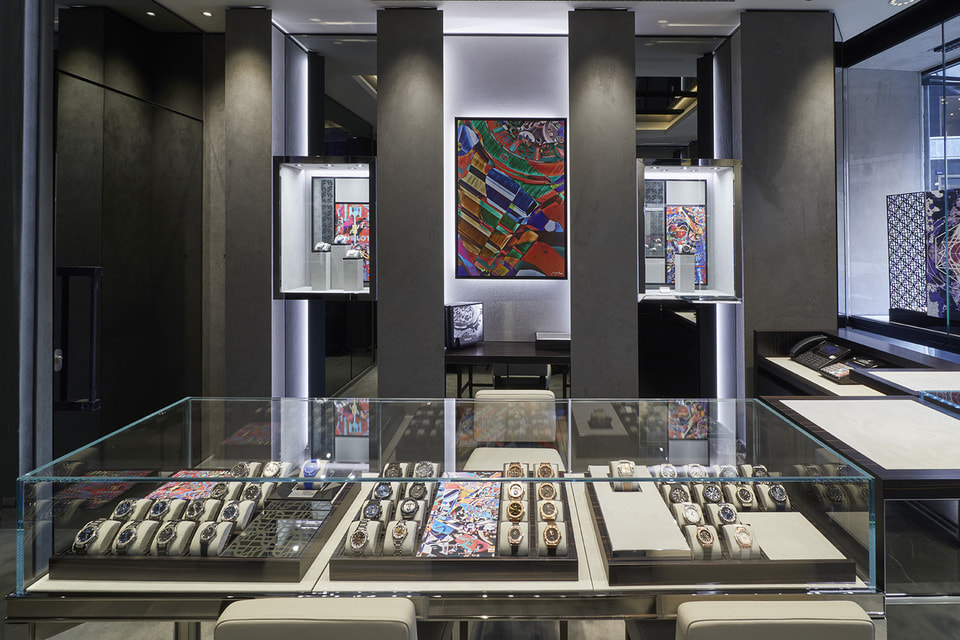 В пространстве первого этажа бутика представлены все самые последние коллекции новаторского часового бренда