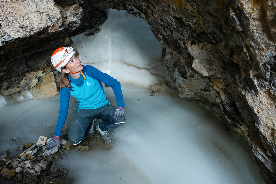 Лауреат премии Rolex Джина Моселей намерена возглавить первую экспедицию по исследованию самых северных пещер планеты, чтобы получить знания и климатических изменениях в Арктике