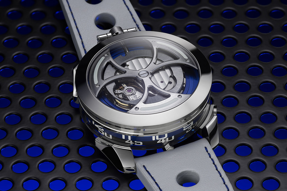 Самая первая модель часов M.A.D.1 была исполнена в синем цвете и быстро разошлась по знатокам и коллекционерам