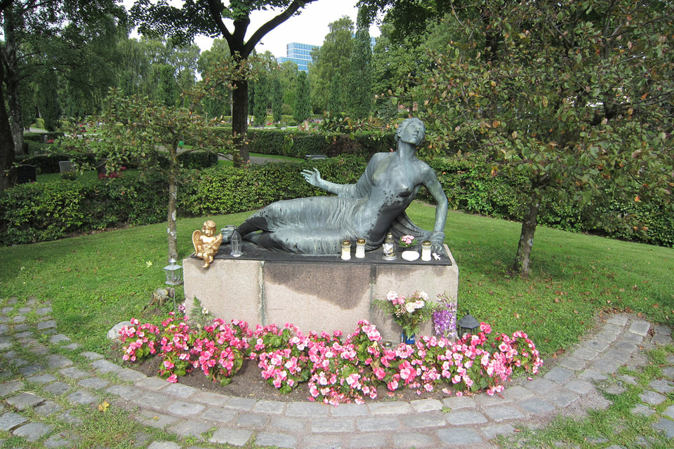 Роща на кладбище Østre в Осло напоминает  ухоженный парк