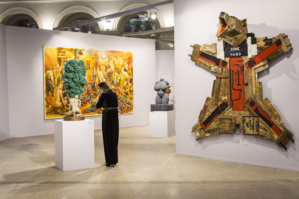 Ярмарка «Арт Москва» совмещает в своей экспозиции классическое искусство с творчеством современных художников и ювелиров
