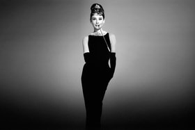 Образ Одри Хепбёрн в платье Givenchy, созданный специально для фильма «Завтрак у Тиффани», не дает покоя дизайнерам и сегодня