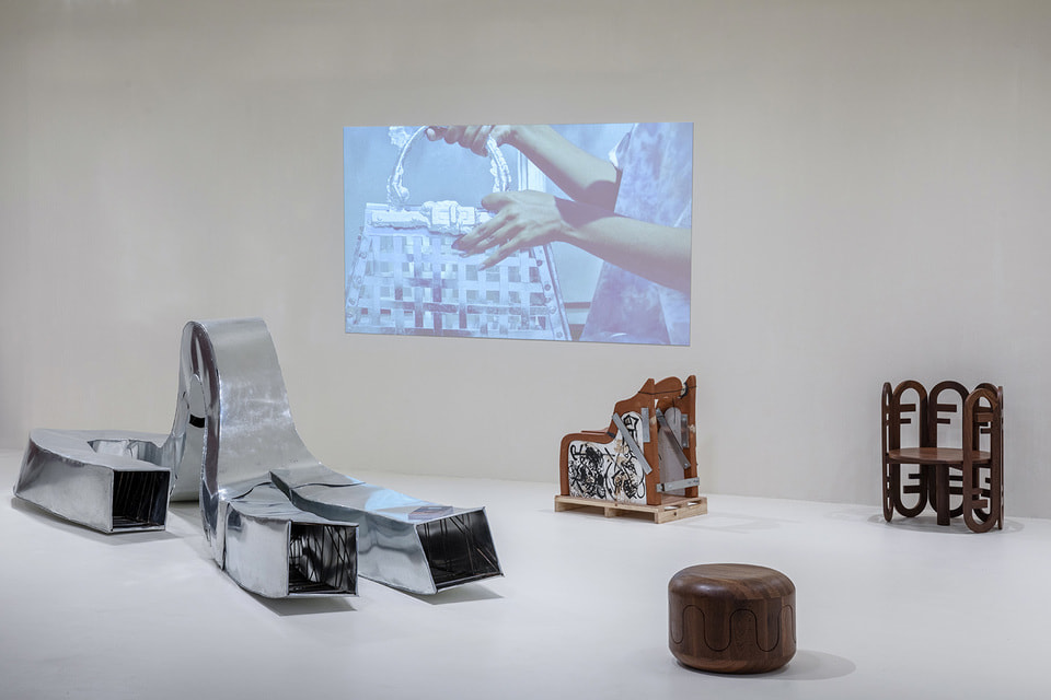 Премьера совместной коллекции Fendi x Mabeo состоялась еще в декабре 2021 года на выставке Design Miami, и теперь мебель доступна на заказ