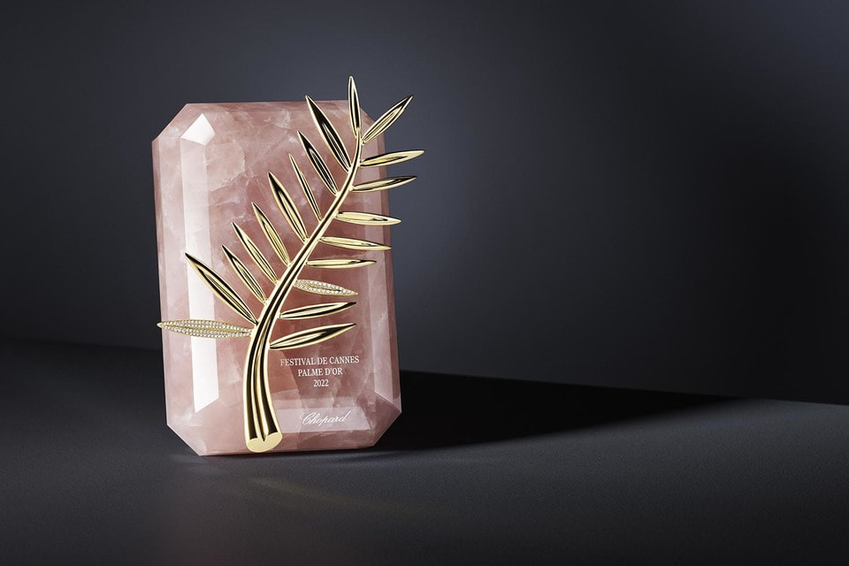 «Золотая пальмовая ветвь» от Chopard на этот раз украшена бриллиантами и закреплена на постаменте из розового кварца