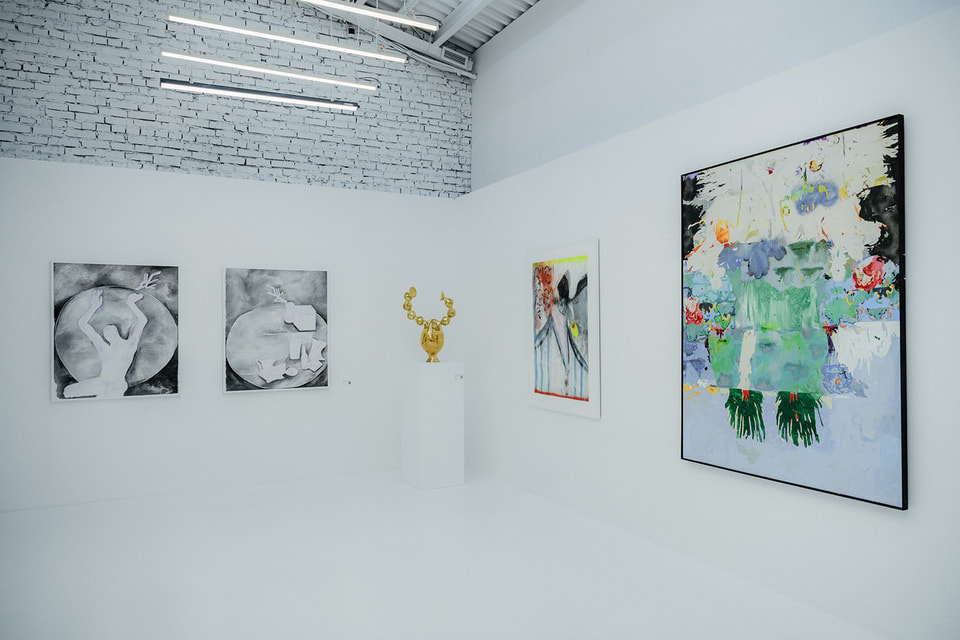 Галерея a-s-t-r-a открылась выставкой «Коллективное самосбывающееся пророчество о прекрасном завтра» четырнадцати художников