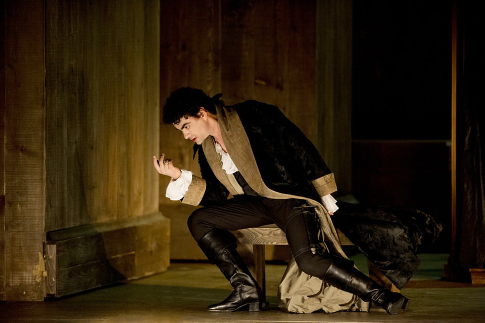 Мексиканский тенор Роландо Виллазон, один из послов Rolex,  исполняет партию Лючио Силла из одноименной оперы Моцарта на Зальцбургском фестивале, 2013 г. 