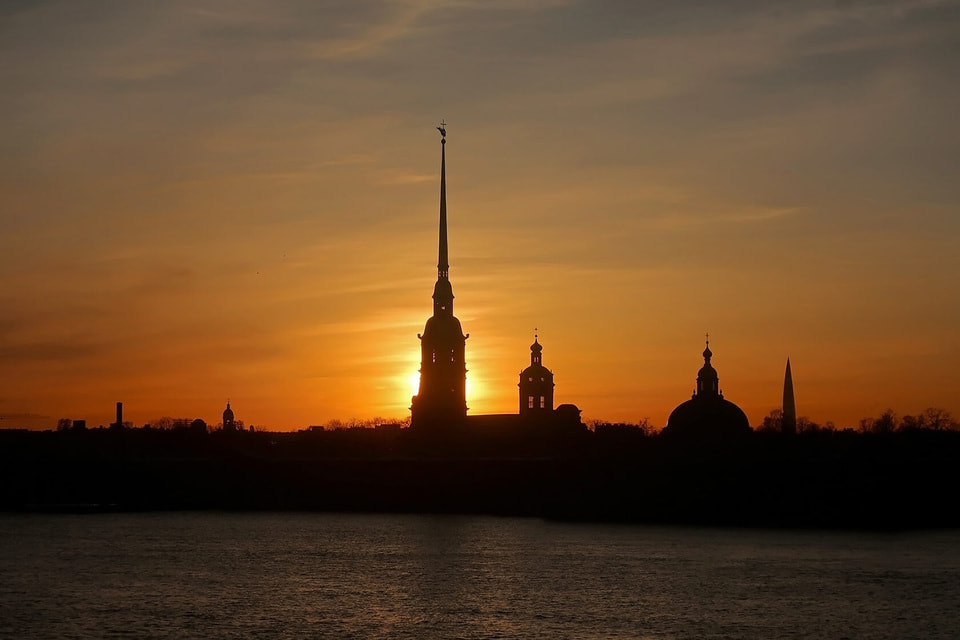 24 сентября в Петербурге пройдет вечернее светомузыкальное шоу у Дворцового моста в сопровождении парада исторических судов
