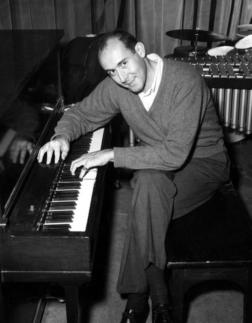 Генри Манчини – выпускник знаменитой Джульярдской школы музыки в Нью-Йорке. С 1969 года выступал в качестве концертирующего пианиста