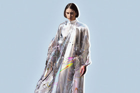 Это 3D-платье из переливающейся «ткани» было продано за $9500