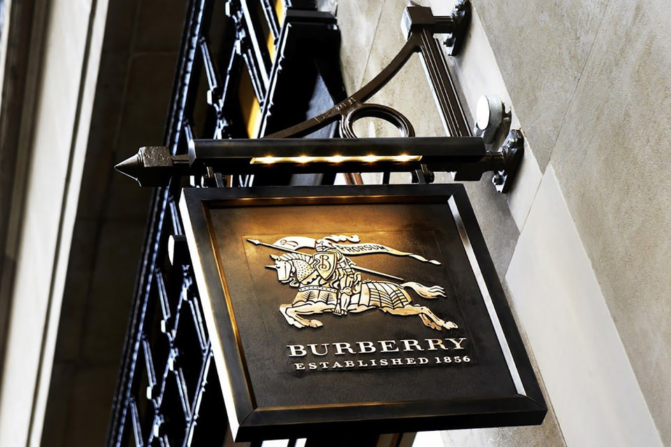 Товары Burberry набирают около 250 тыс. поисковых запросов в месяц