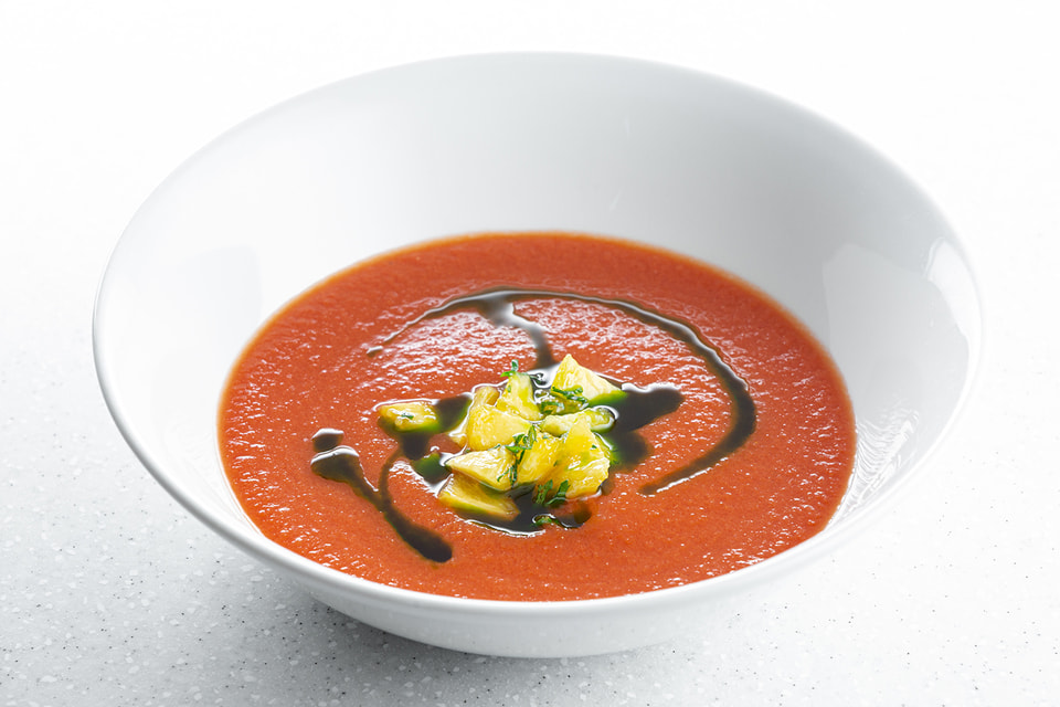 Перед подачей суп нужно охладить и хорошо полить оливковым маслом