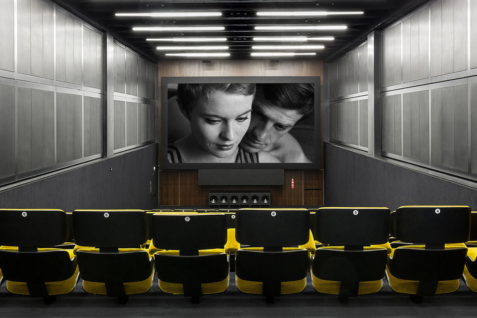 Каждый месяц гостей кинотеатра Fondazione Prada будут ждать тематические подборки фильмов, встречи с режиссерами и критиками