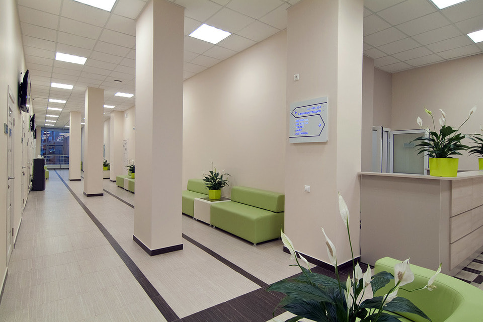 Удобные диваны, мягкое освещение – все для комфорта пациентов