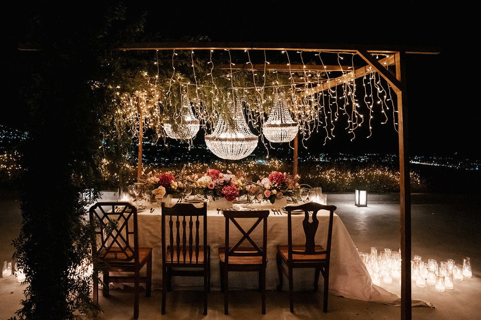 Санторини – идеальное место для романтической свадьбы
