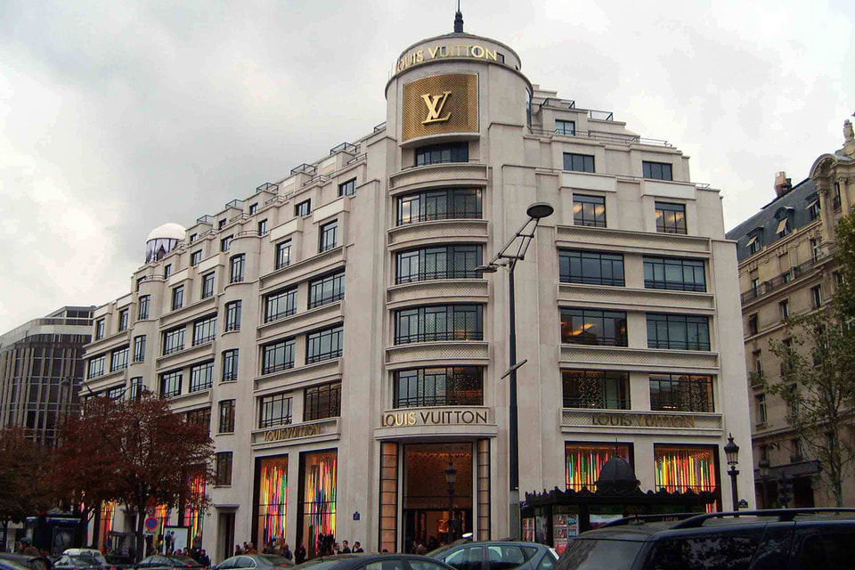 LVMH Moët Hennessy Louis Vuitton, как всегда в лидерах: его акции выросли на 3,4% до 834,70 евро